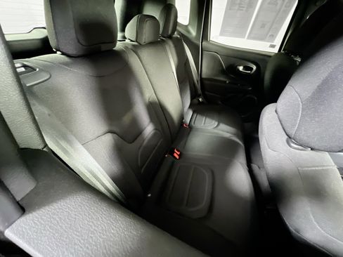 Used 2022 Jeep Renegade Latitude AWD/4WD image 25