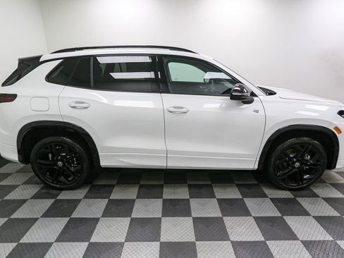 New 2026 Volkswagen Tiguan SE R-Line AWD/4WD image 8