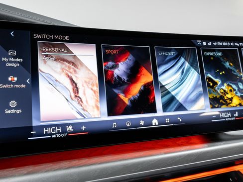 Used 2023 BMW 760i xDrive image 66