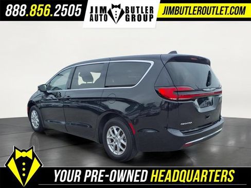 Used 2023 Chrysler Pacifica Touring-L FWD image 27
