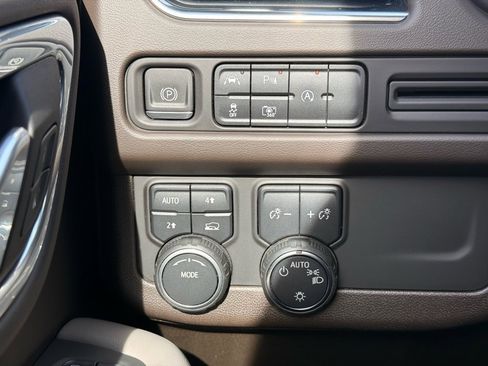 Used 2023 Chevrolet Tahoe LT w/ Luxury Package image 10