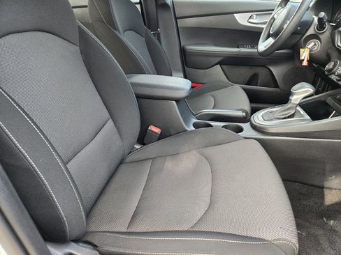 Used 2024 Kia Forte LXS FWD image 9