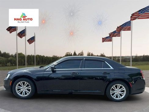 Used 2020 Chrysler 300 Touring w/ Driver Convenience Group RWD image 8