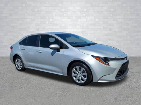 Used 2023 Toyota Corolla LE FWD image 2