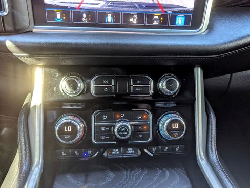 Used 2021 GMC Yukon XL Denali image 25