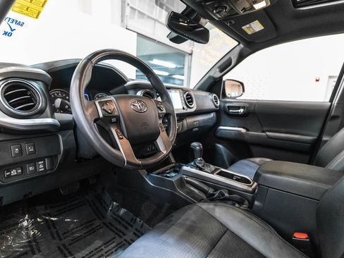 Certified 2023 Toyota Tacoma TRD Off-Road w/ TRD Premium Off Road Package AWD/4WD image 4