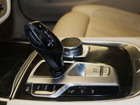 Used 2016 BMW 740i RWD image 59