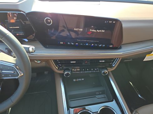 New 2026 Chevrolet Tahoe High Country w/ Sun And Tow Package AWD/4WD image 24