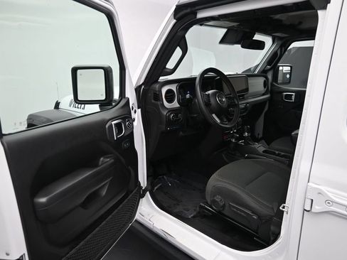 Used 2024 Jeep Wrangler Unlimited AWD/4WD image 11