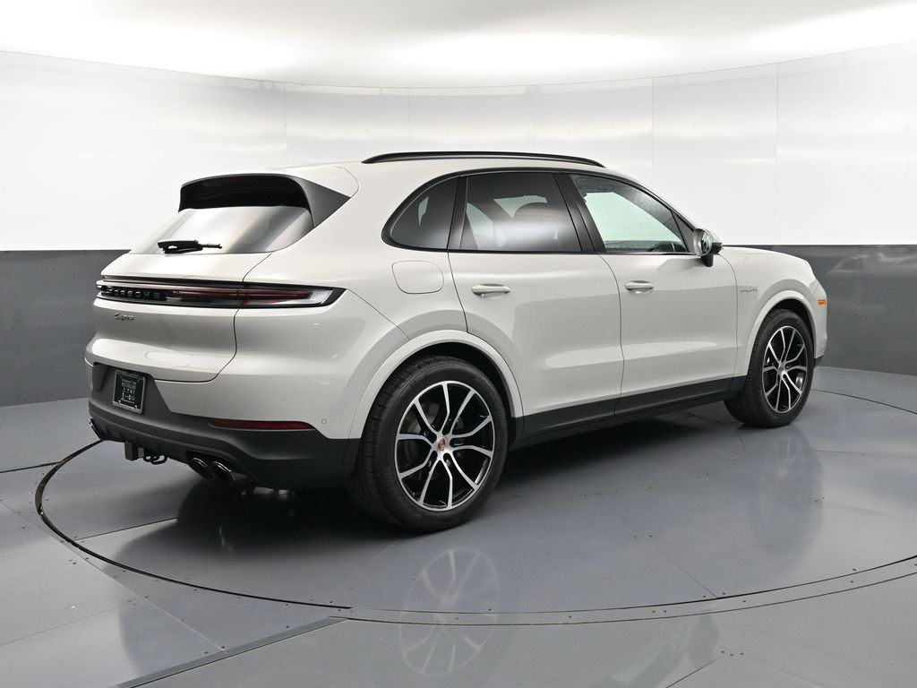 Certified 2026 Porsche Cayenne E-Hybrid AWD/4WD image 8