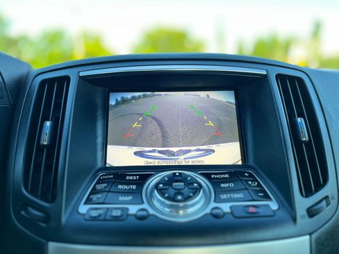 Used 2012 INFINITI G37 Journey w/ Premium Pkg image 16