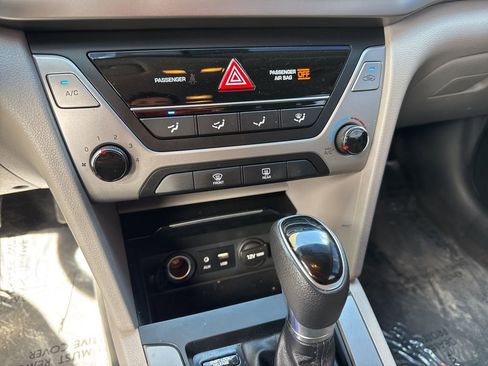 Used 2017 Hyundai Elantra SE FWD image 20