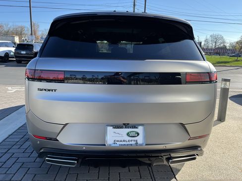 New 2026 Land Rover Range Rover Sport Dynamic SE AWD/4WD image 6