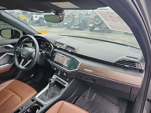 Used 2020 Audi Q3 2.0T Prestige w/ Prestige Package image 25