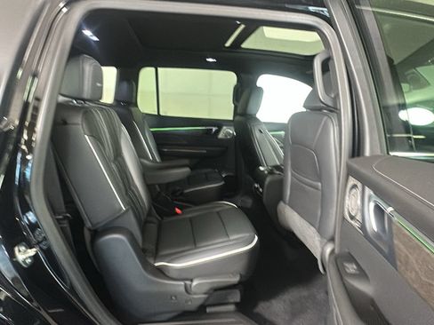 Used 2025 Buick Enclave Avenir w/ Trailering Package, 5000 lbs. FWD image 32