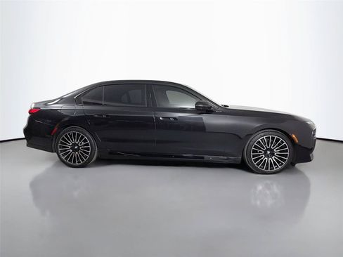 New 2026 BMW i7 xDrive60 w/ Executive Package AWD/4WD image 4