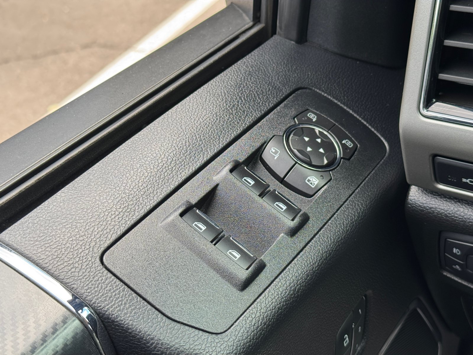 Used 2020 Ford F150 Lariat w/ Equipment Group 502A Luxury AWD/4WD image 17
