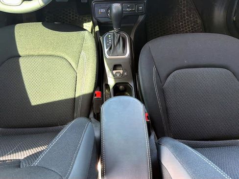 Used 2023 Jeep Renegade Altitude AWD/4WD image 15