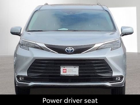 Certified 2025 Toyota Sienna XLE FWD image 2