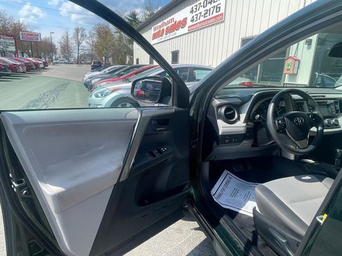 Used 2013 Toyota RAV4 LE AWD/4WD image 10