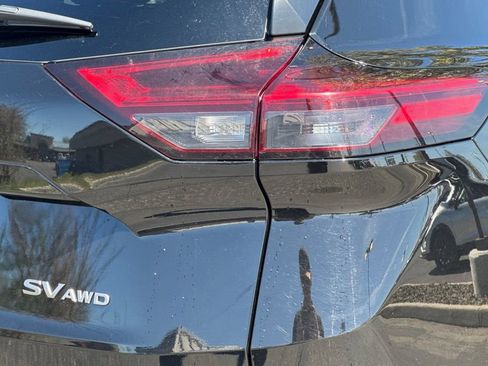 Used 2024 Nissan Rogue SV image 25