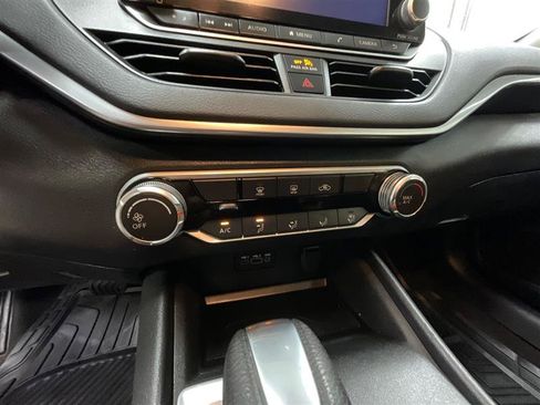 Used 2022 Nissan Altima 2.5 SV FWD image 15