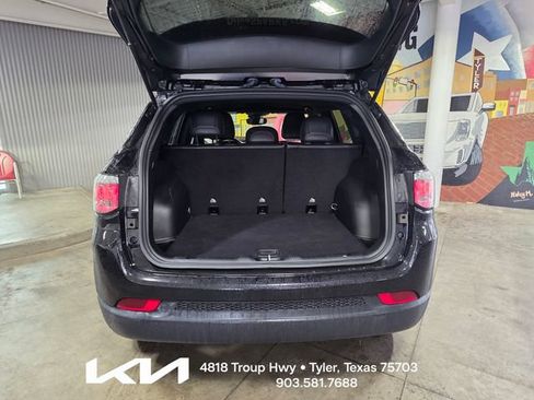 Used 2023 Jeep Compass Latitude AWD/4WD image 17