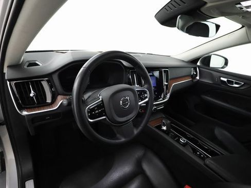 Used 2024 Volvo S60 B5 Plus image 10