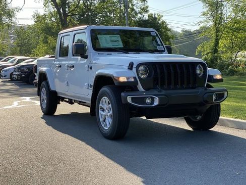 Used 2023 Jeep Gladiator Sport AWD/4WD image 1