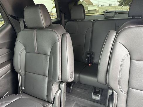 Used 2023 Chevrolet Traverse RS w/ LPO, Floor Liner Package AWD/4WD image 55