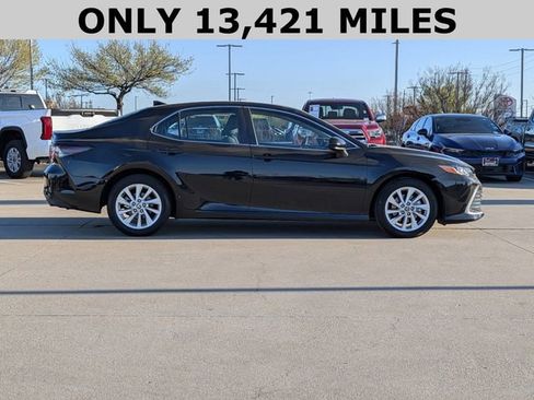 Used 2022 Toyota Camry LE image 4