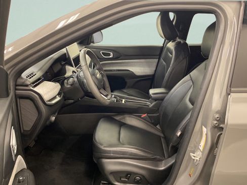 Used 2023 Jeep Compass Latitude AWD/4WD image 16