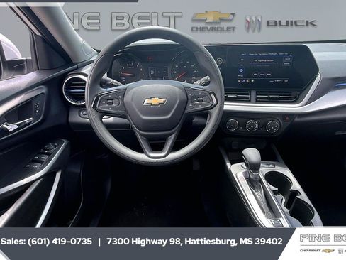 Used 2026 Chevrolet Trax LS w/ LS Convenience Package FWD image 5