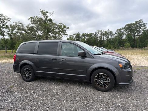 Used 2017 Dodge Grand Caravan GT FWD image 4