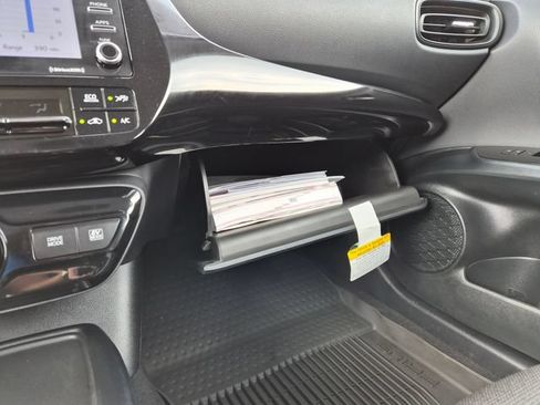 Used 2022 Toyota Prius LE AWD/4WD image 26