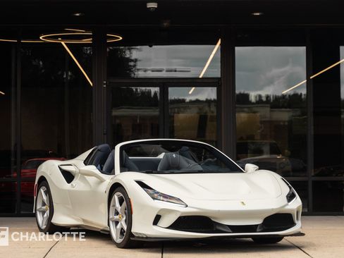 Used 2022 Ferrari F8 Tributo image 1