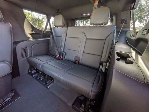 Used 2025 GMC Yukon XL Denali AWD/4WD image 15
