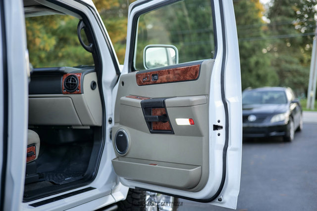 Used 2005 HUMMER H2 w/ Preferred Equipment Group AWD/4WD image 40