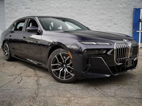 Used 2024 BMW 740i image 9