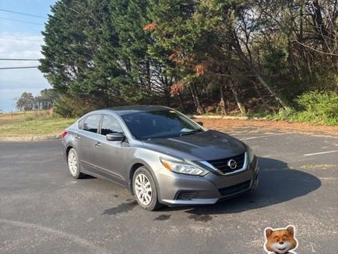 Used 2018 Nissan Altima 2.5 S w/ S Convenience Package image 3