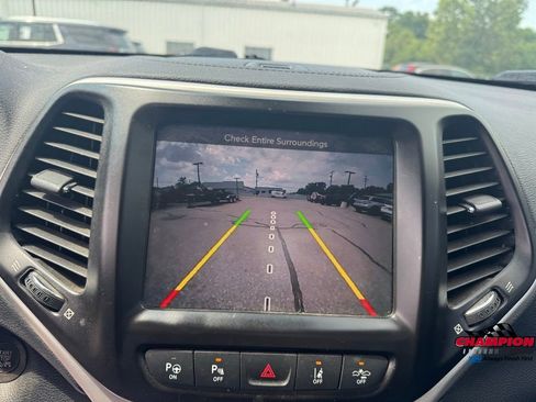 Used 2014 Jeep Cherokee Limited w/ Technology Group image 25
