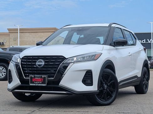 Used 2023 Nissan Kicks SR FWD image 2