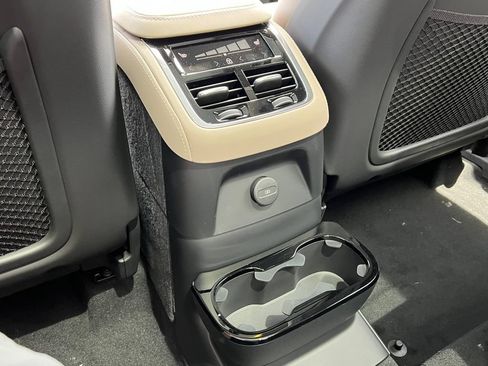 New 2026 Volvo XC90 T8 Plus w/ Protection Package Premier AWD/4WD image 32