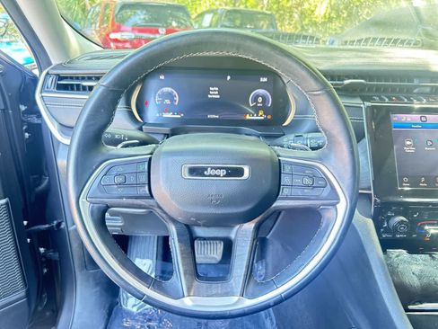 Used 2022 Jeep Grand Cherokee Limited RWD image 16