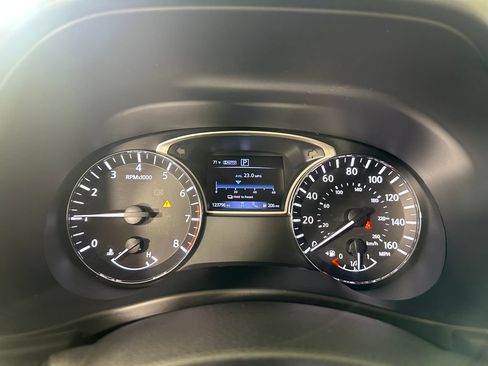 Used 2020 Nissan Pathfinder SL AWD/4WD image 28