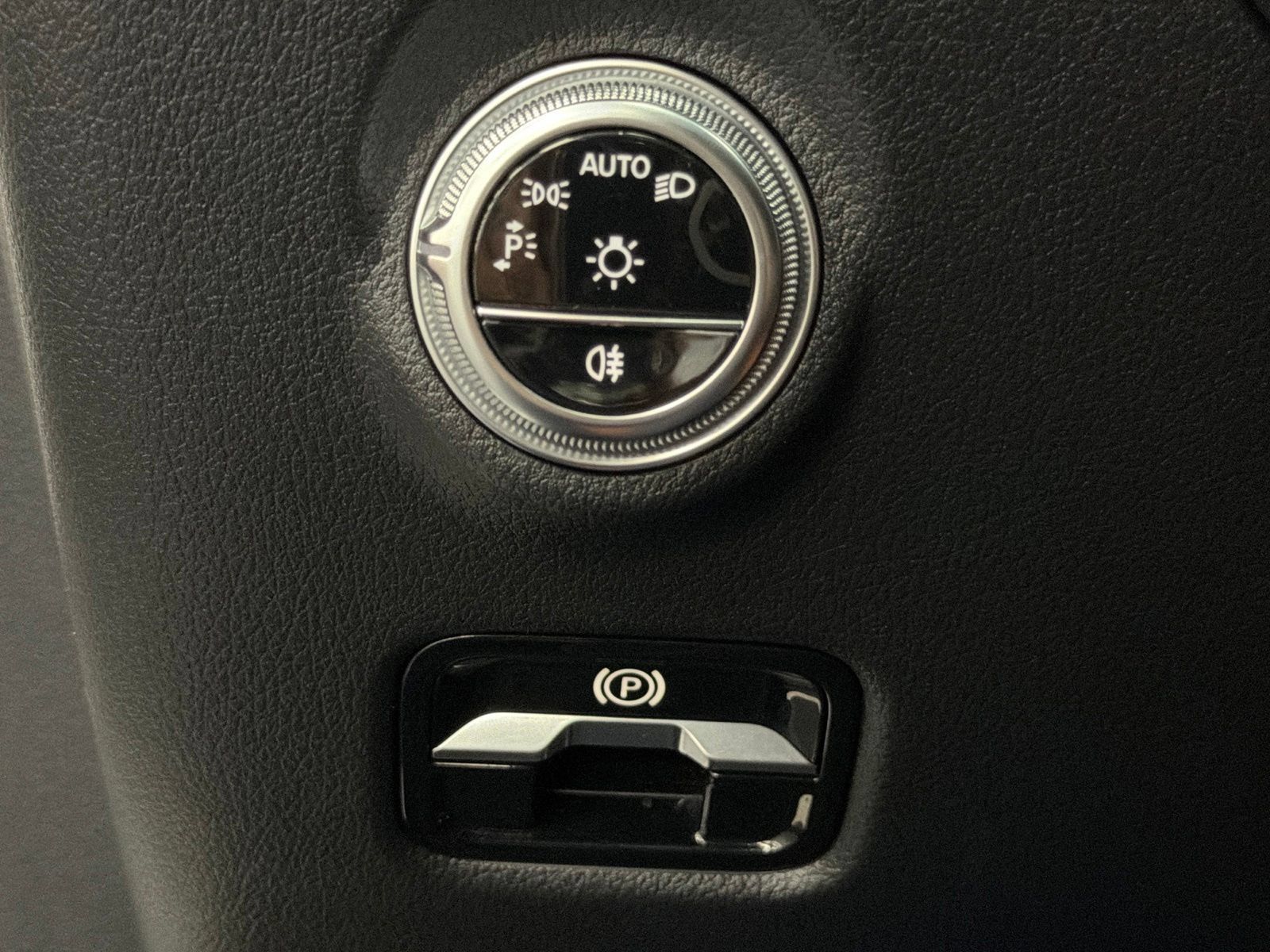 Used 2024 Mercedes-Benz C 300 Sedan image 31