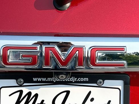 Used 2021 GMC Acadia SLT w/ LPO, Floor Liner Package FWD image 12