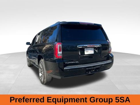 Used 2020 GMC Yukon XL Denali w/ Denali Premium Package image 3