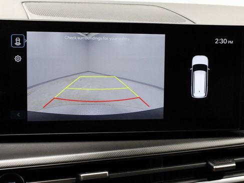 Used 2025 Hyundai Santa Fe SEL FWD image 2