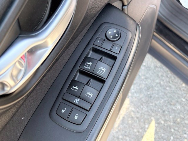Used 2016 Jeep Cherokee Latitude w/ Comfort/Convenience Group AWD/4WD image 12